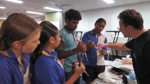 QIMR Berghofer researchers take the world of science to Cape York school students