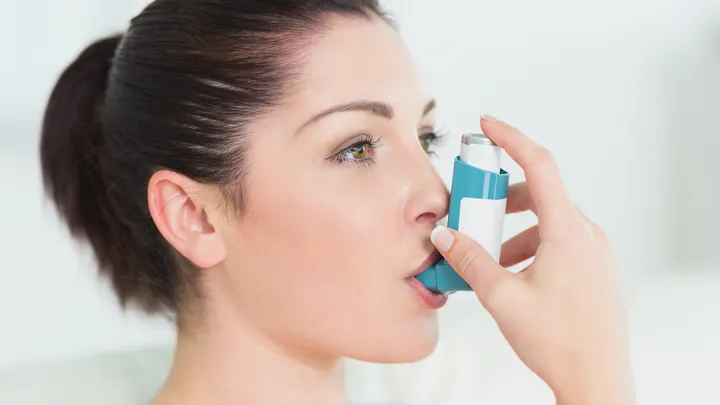 A woman with a asthma puffer