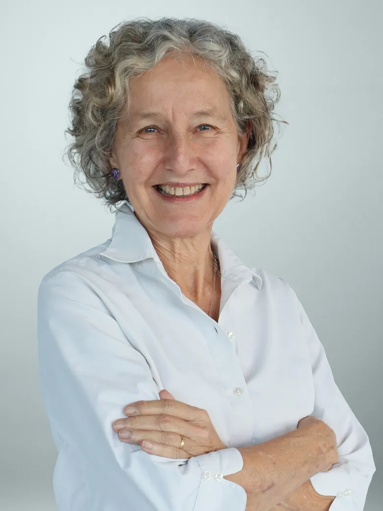 Simone Cross